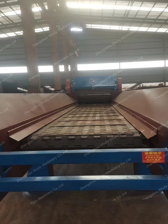 conveyor of wood chipper machine